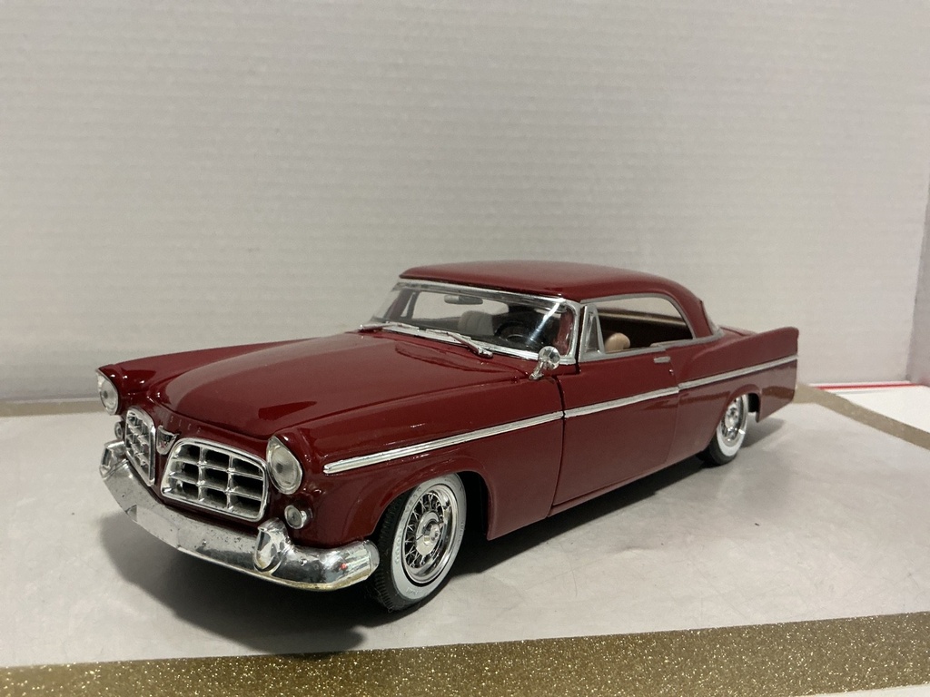 1/18 MAISTO 1956 CHRYSLER 300B RED ON TAN