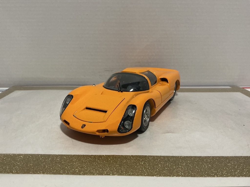 1/18 MOTOR BOX/EXOTO PORSCHE 910 ORANGE ON BLACK