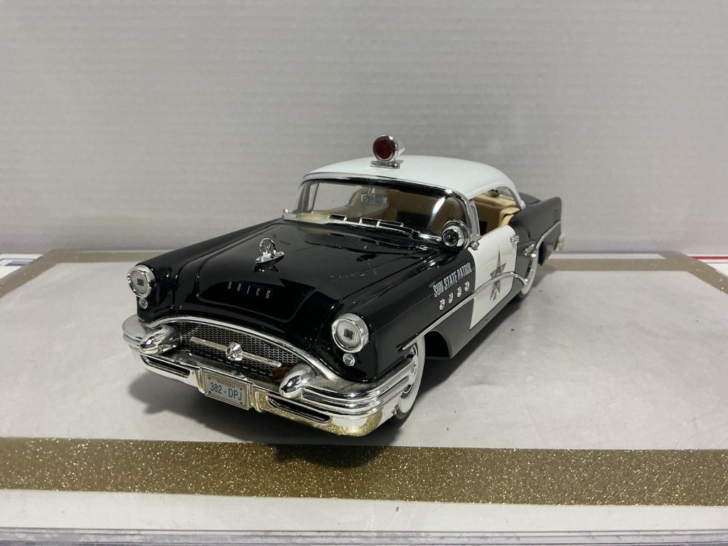 [111264] 1/18 MIRA BUICK CENTURY 1955 WHITE/BLACK ON CREAM