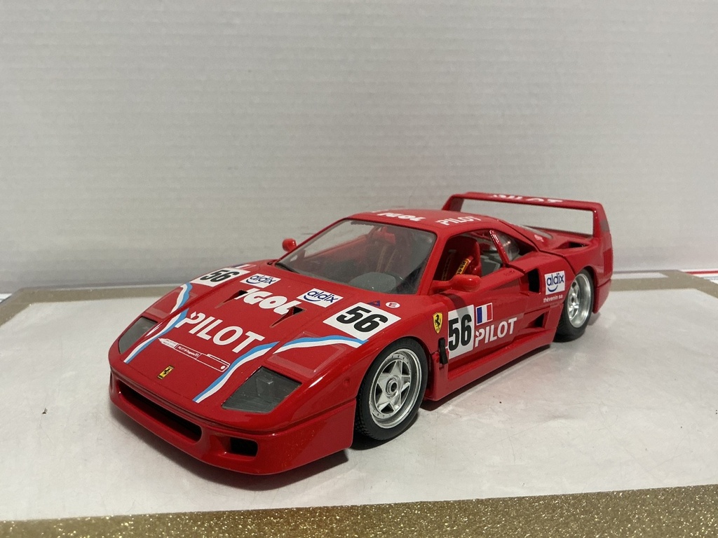 1/18 BURAGO FERRARI F40 1987 RED ON RED PILOT #56