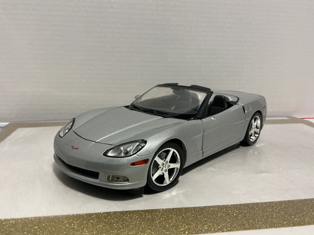 1/18 HOT WHEELS 2003 C6 CORVETTE SILVER ON BLACK