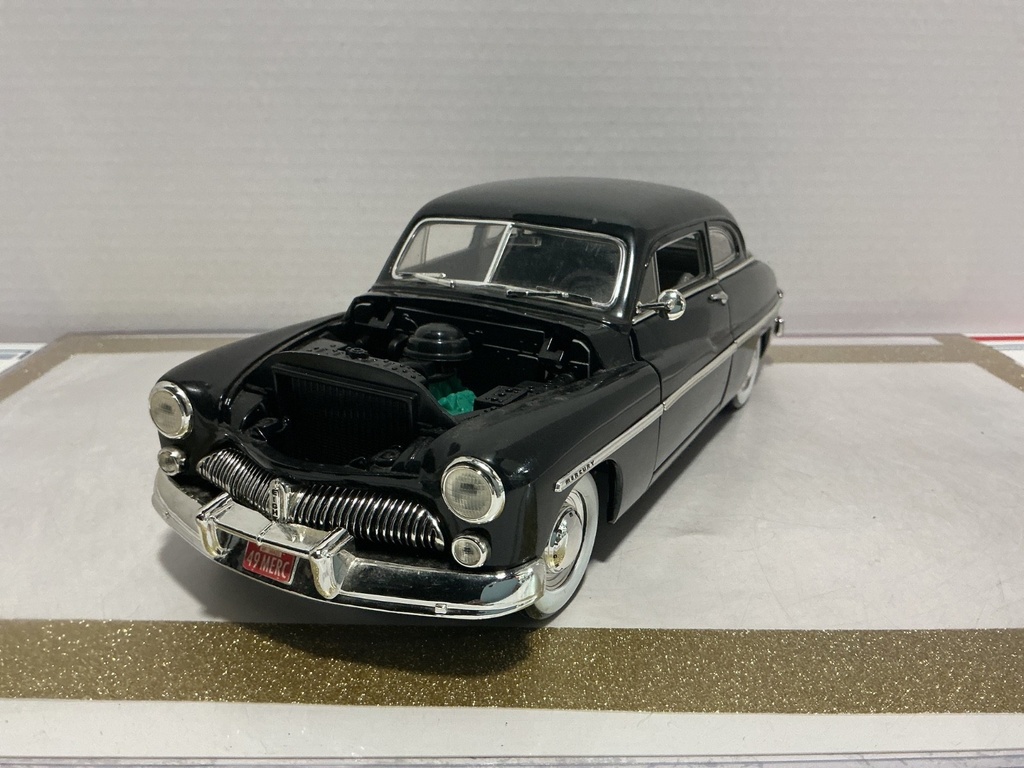 1/18 ERTL 1949 MERCURY BLACK ON GREY (HOO IS MISSING)