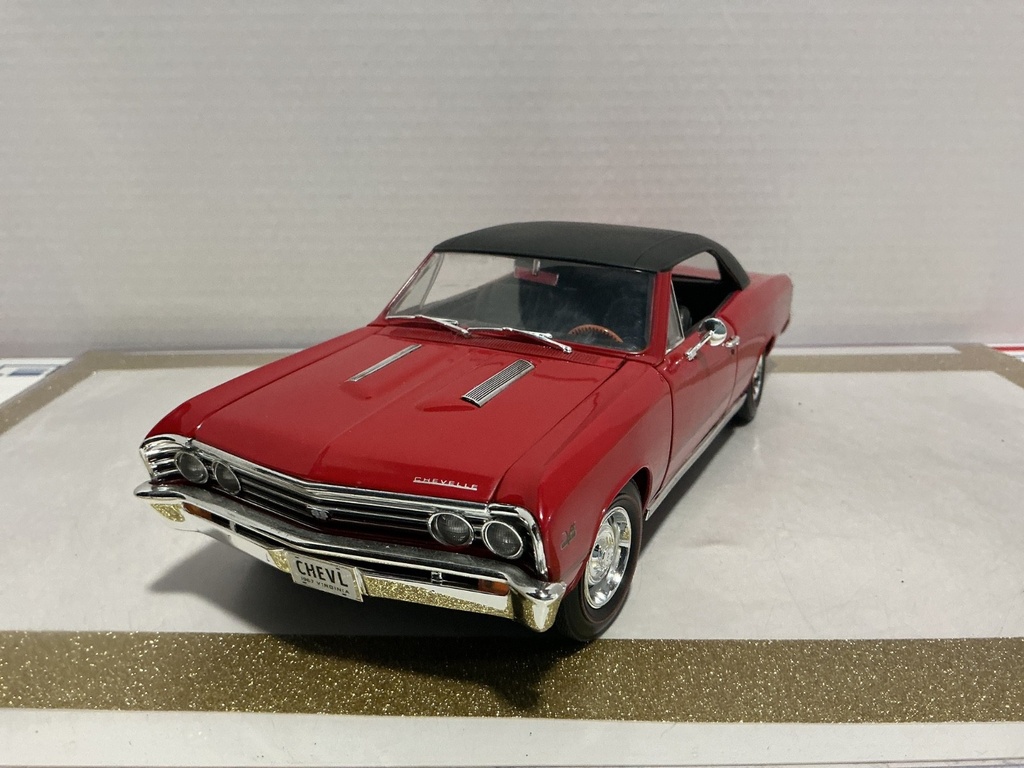 1/18 ERTL CHEVROLET CHEVELLE RED ON BLACK
