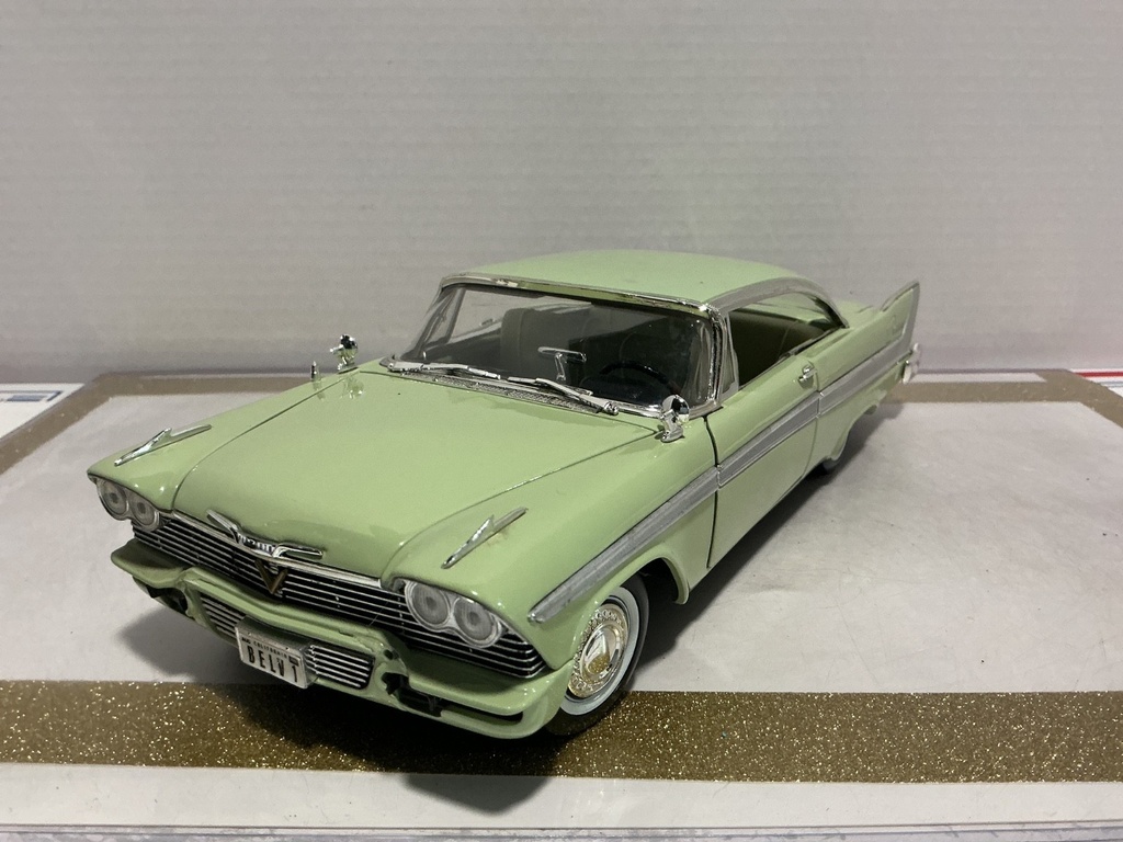 1/18 ERTL 1958 PLYMOUTH BELVEDERE LIGHT GREEN ON CREAM