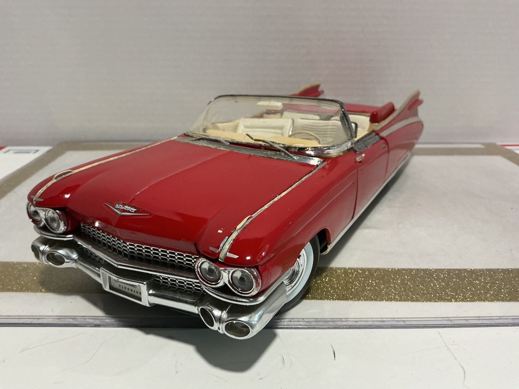 1/18 MAISTO CADILLAC ELDOADO BIARRITZ 1958 RED ON CREAM *JUNKYARD/PARTS CAR*