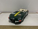 1/18BURAGO JAGUAR ‘E’ 1961 GREEN ON TAN
