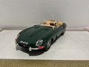1/18BURAGO JAGUAR ‘E’ 1961 GREEN ON BROWN