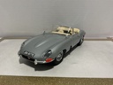 1/18BURAGO JAGUAR “E” 1961 SILVER ON CREAM