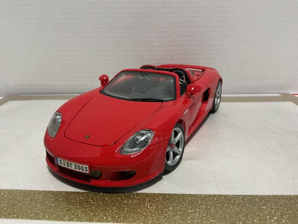 1/18 MAISTO PORSCHE CARRERA GT RED ON BLACK