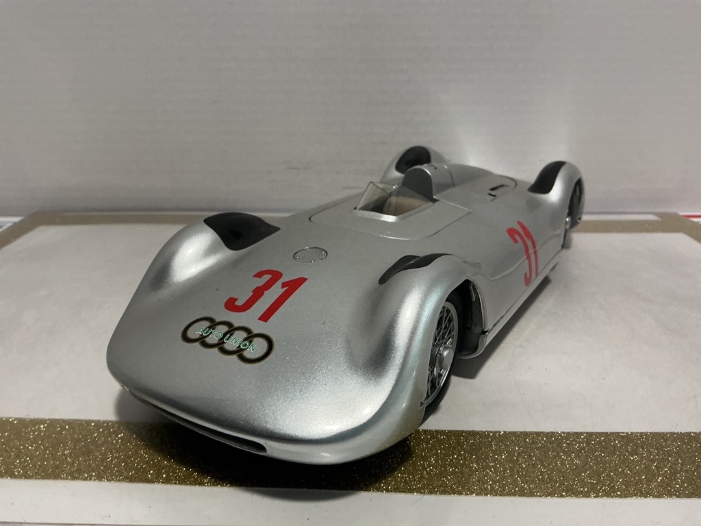 1/18 AUTO UNION/REVELL TYPE C RECORD #31 SLVER ON BROWN