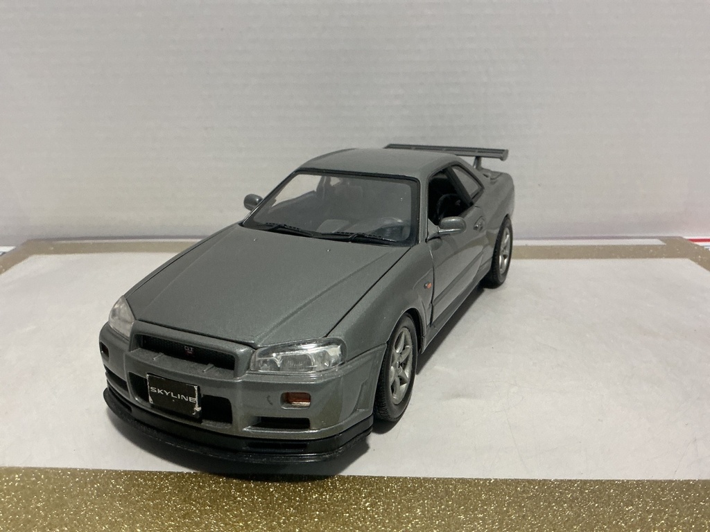 [111319] 1/18 MOTO MAX NISSAN SKYLINE GTR SILVER ON BLACK