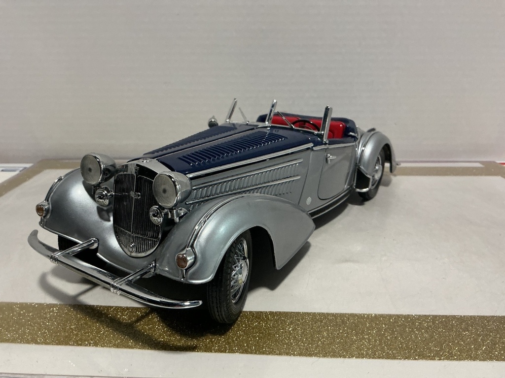 1/18 SUN SAR 1938 HORCH 855 SILVER/BLUE ON RED JUNKYARD/PARTS CAR