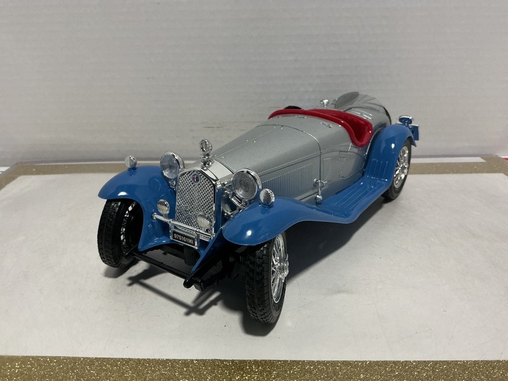 [111325] 1/18 BURAGO ALFA ROMEO 2300 SPIDER 1932 BLUE/SILVER ON RED JUNKYARD/PARTS CAR
