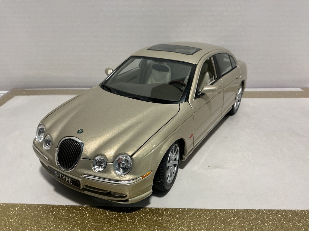 [111328] 1/18 MAITO JAGUAR S-TYPE CREAM ON CREAM