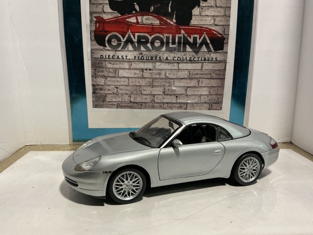 1:18 HOT WHEELS PORSCHE 911 SILVER ON BLACK