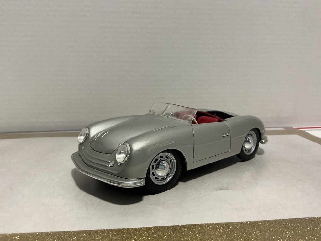 1:18 MAISTO 1948 PORSHE ROADSTER (MISSING TRUNK) SILVER AND RED