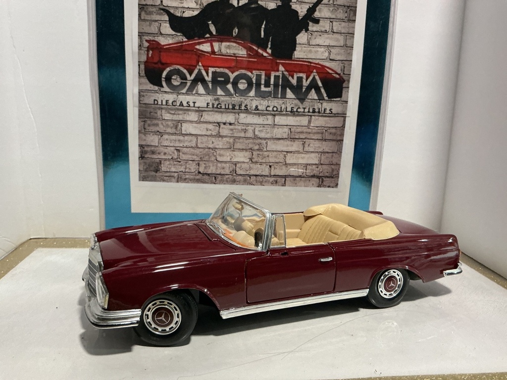 1:18 MAISTO 1966 MERCEDES 280CE BURGUNDY ON TAN *MISSING MIRROR*
