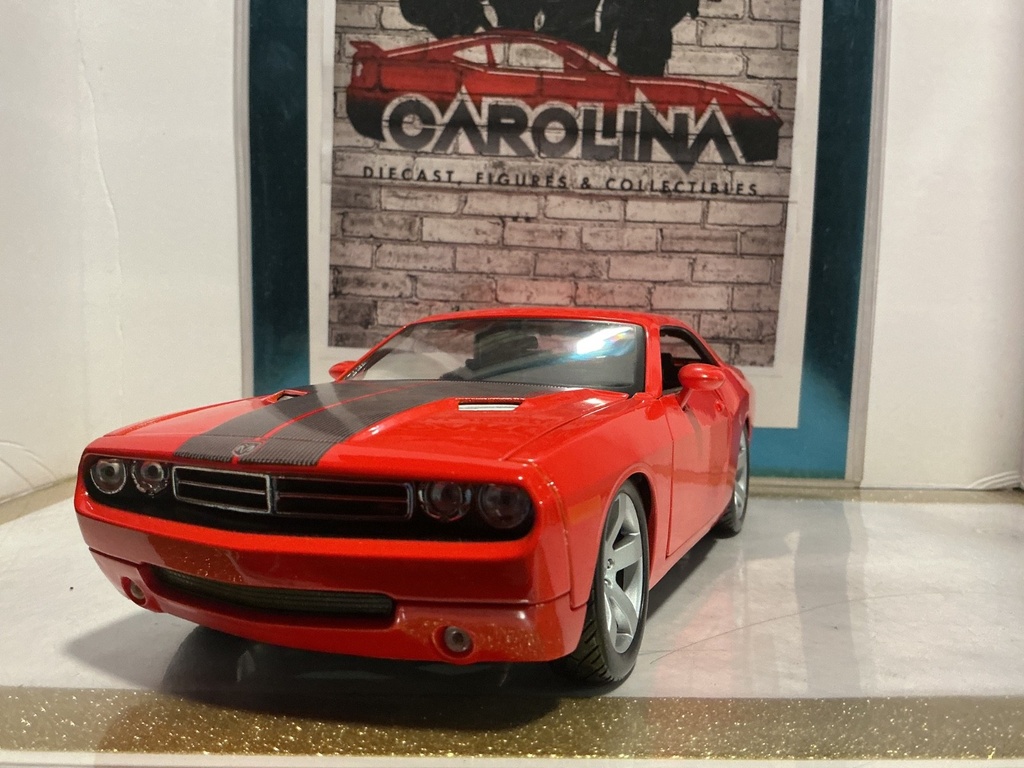 [110837] 1:18 MAISTO 2006 DODGE CHALLENGER CONCEPT CAR ORANGE AND BLACK