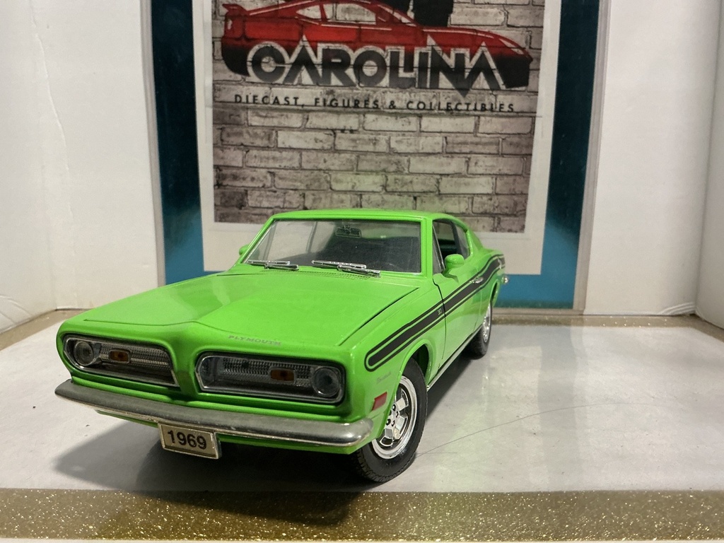 1:18 ROAD LEGENDS 1969 PLYMOUTH BARRACUDA GREEN ON BLACK