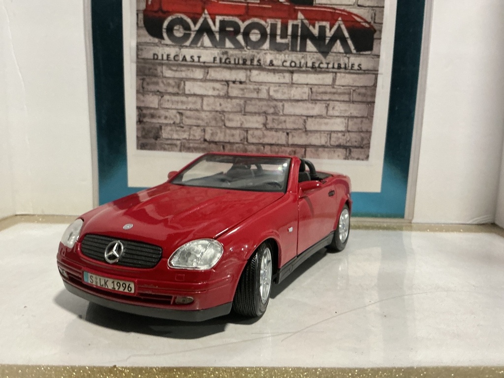 1:18 MAISTO MERCEDES BENZ SLK RED ON BLACK