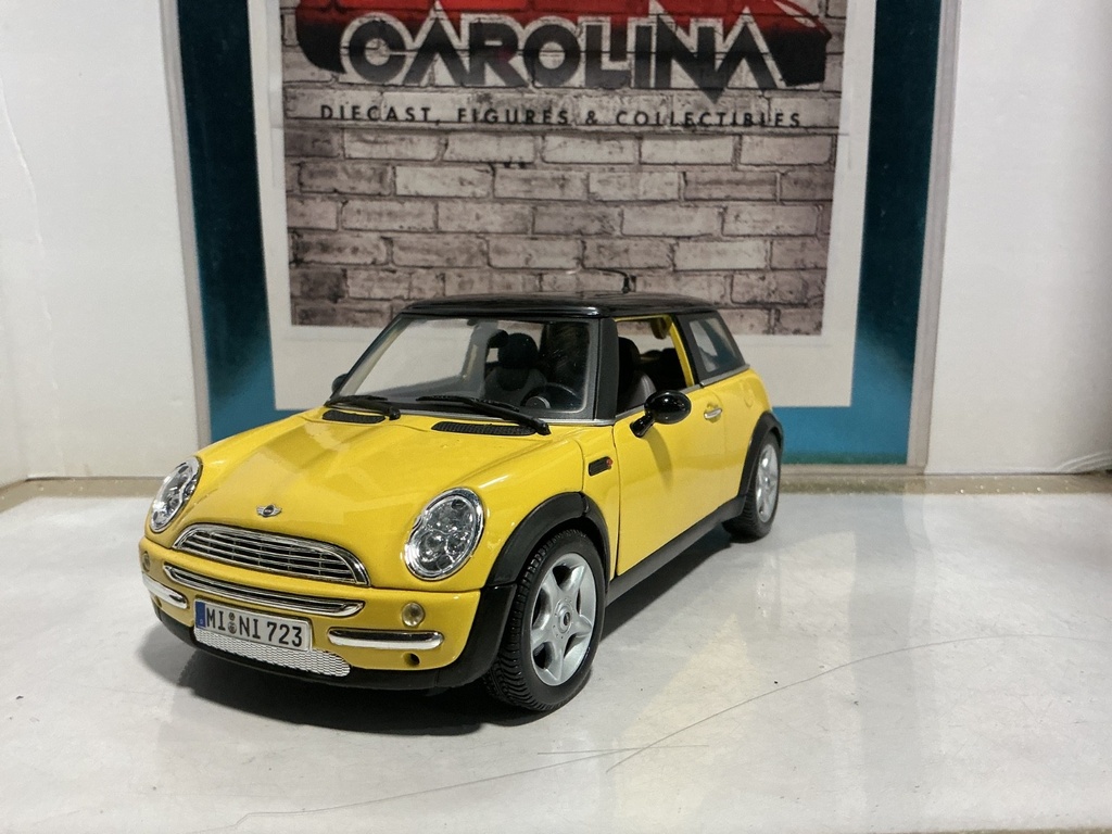 1:18 MAISTO MINI COOPER YELLOW ON BLACK