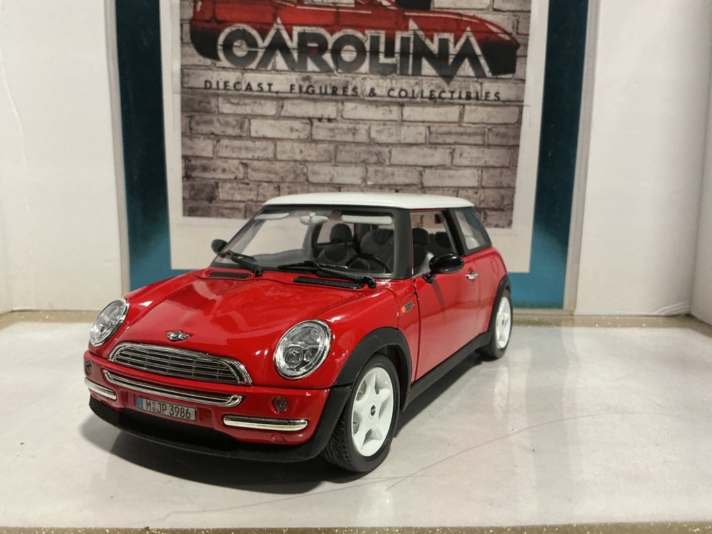 1:18 BURAGO 2001 MINI COOPER RED ON GREY