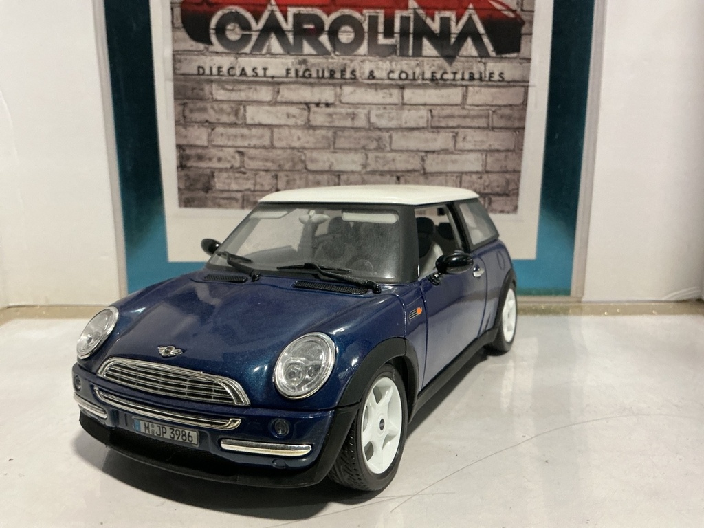 [110847] 1:18 BURAGO 2001 MINI COOPER BLUE ON BLACK