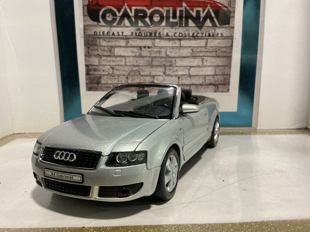 1:18 WELLY AVDI A4 CABRIALET SILVER ON BLACK (BROKEN MIRROR)
