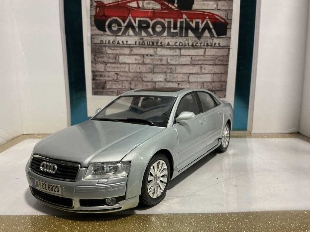 1:18 MOTOR MAX AUDI A8 SILVER ON BLACK