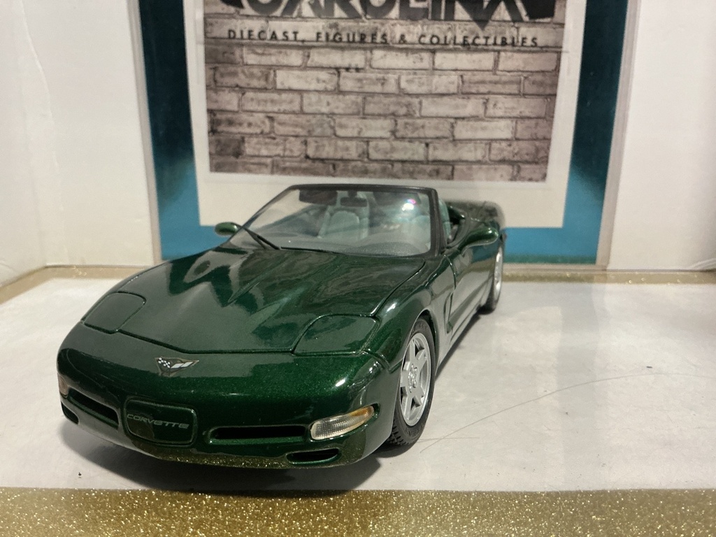 1:18 MAISTO 1998 CORVETTE DARK GREEN ON GREEN