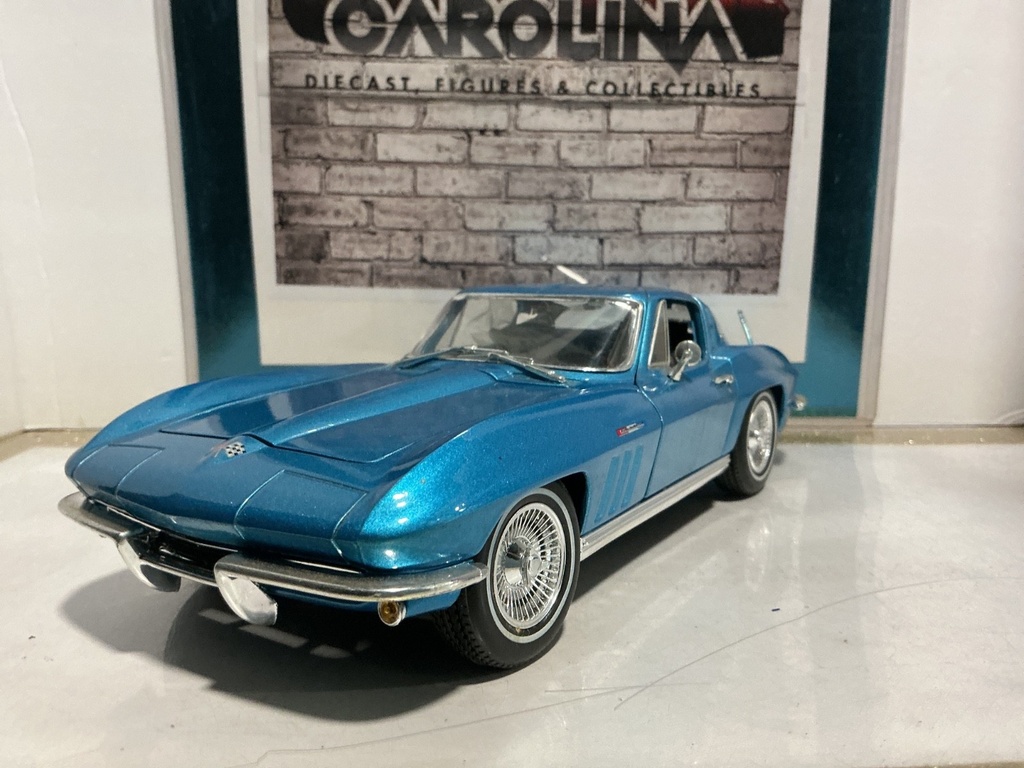 1:18 MAISTO 1965 CORVETTE BLUE ON BLACK