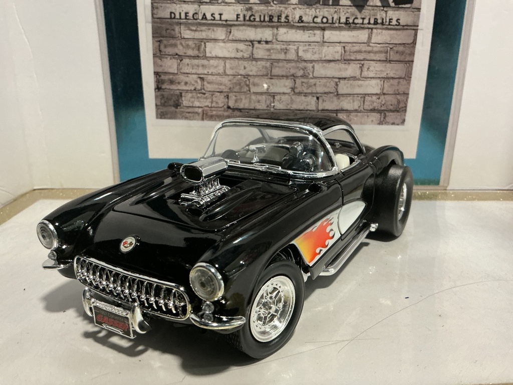 [110861] 1:18 ROAD LEGENDS 1957 CORVETTE GASSER BLACK ON CREAM