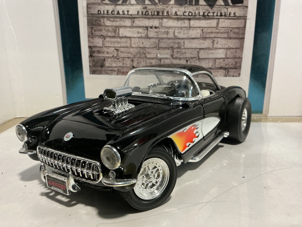 1:18 ROAD LEGENDS 1957 CORVETTE GASSER BLACK ON CREAM