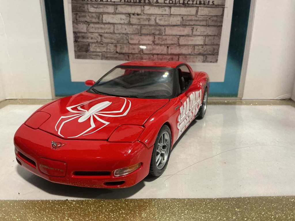 [110876] 1:18 MAISTO 2001 CORVETTE MARVEL
