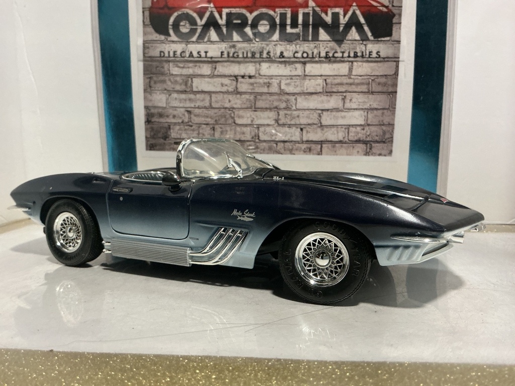 1:18 MOTORMAX - 1961 MAKO SHARK BLUE