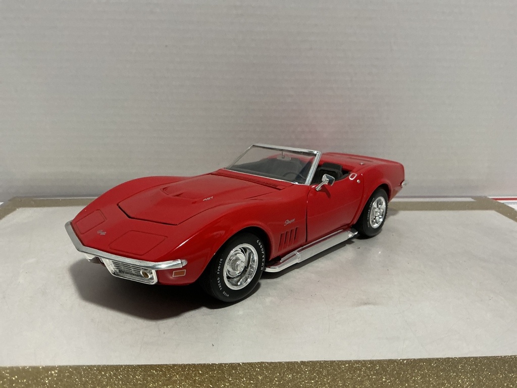 1:18 REVELL 1969 CORVETTE RED ON BLACK