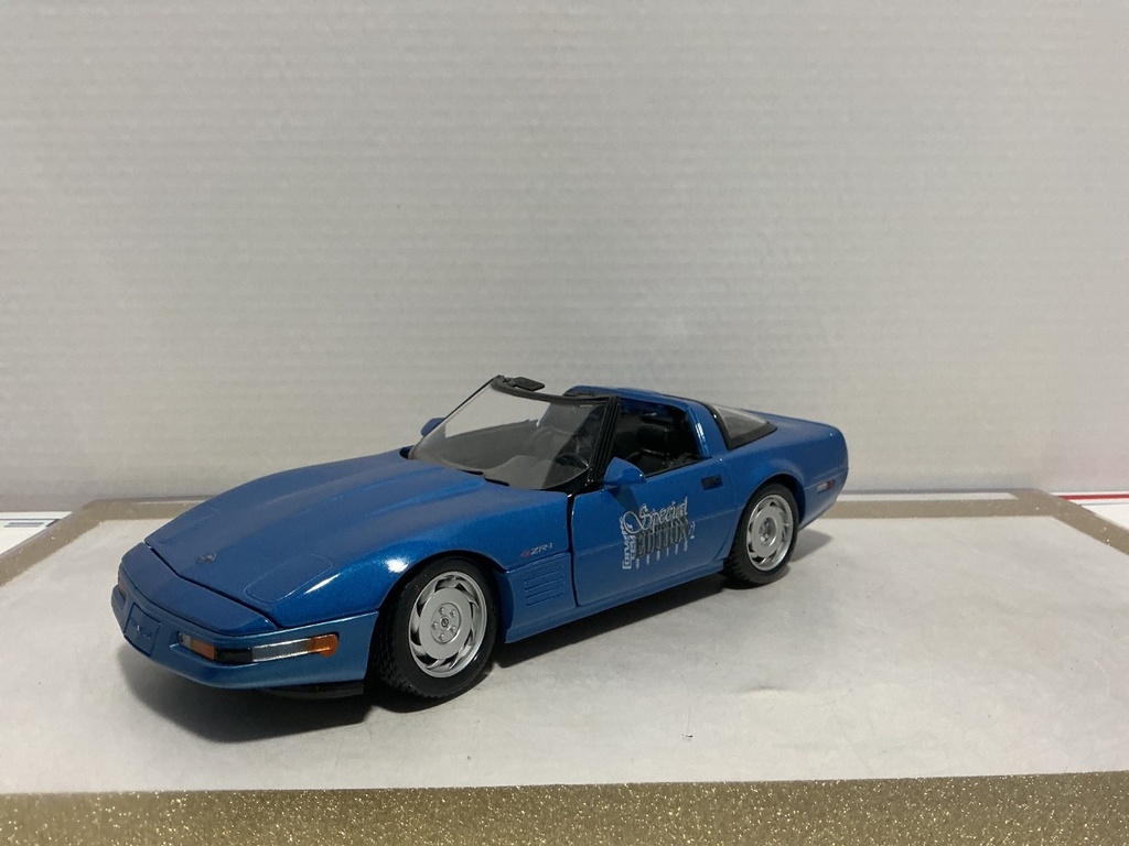 1:18 MAISTO 1992 CORVETTE 2R-1 CORVETTE FEVER