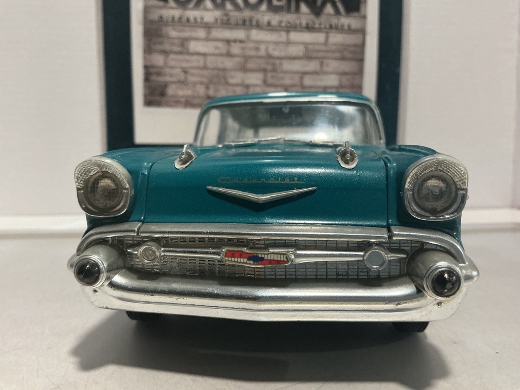 1:18 ROAD TOUGH ‘57 NOMAD BLUE ON TAN [NO BOX] [LOOSE STEERING WHEEL]