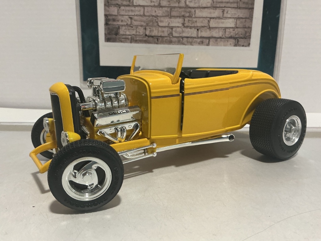 [110904] 1:18 ERTL FORD STREET ROD YELLOW ON BLACK [NO BOX]