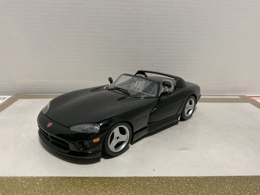 [110907] 1:18 BBURAGO VIPER RT/10 BLACK / GRAY [NO BOX]