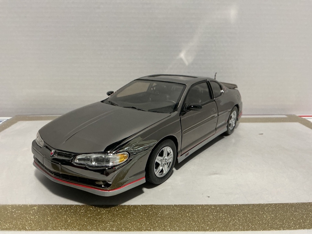[110913] 1:18 ACTION DALE EARNHARDT SILVER CHROME  [NO BOX]