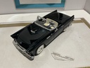 1:18 ROAD SIGNATURE THUNDERBIRD BLACK / TAN [BROKEN WINDSHEILD]  [NO BOX]
