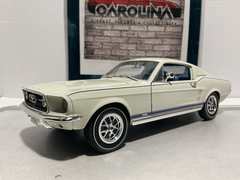 [110924] 1:18 ERTL 1967 FORD MUSTANG WHITE ON BLUE  [NO BOX]