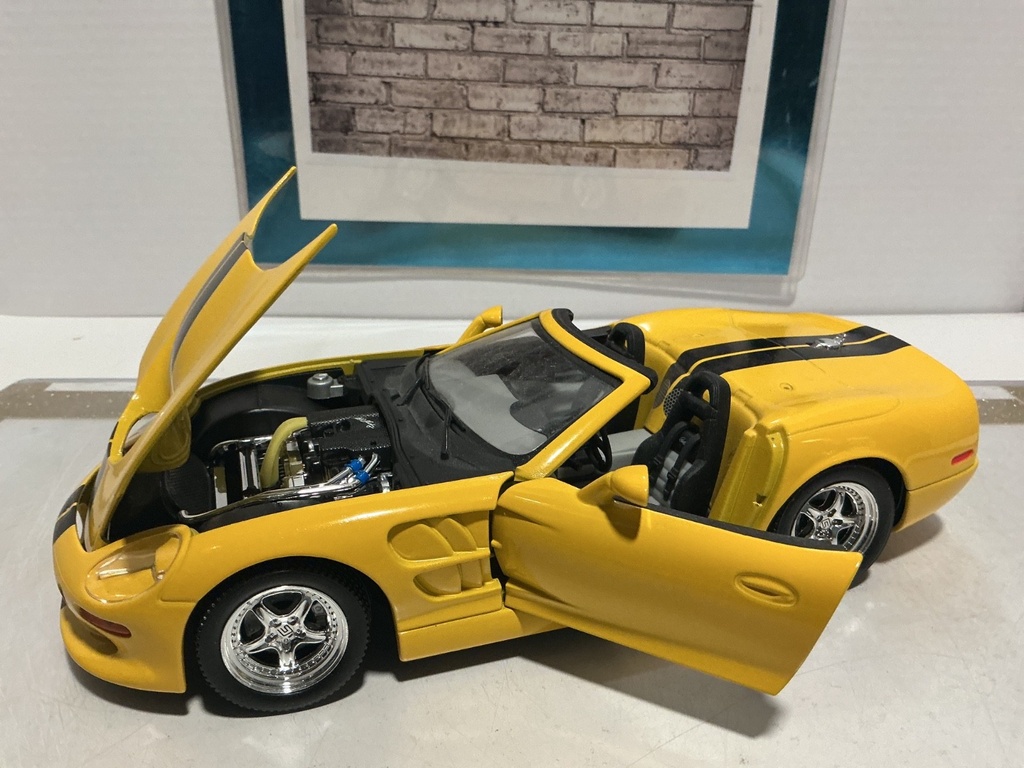 1:18 ROAD SIGNATURE SHELBY SERIES 1 YELLOW [NO BOX]