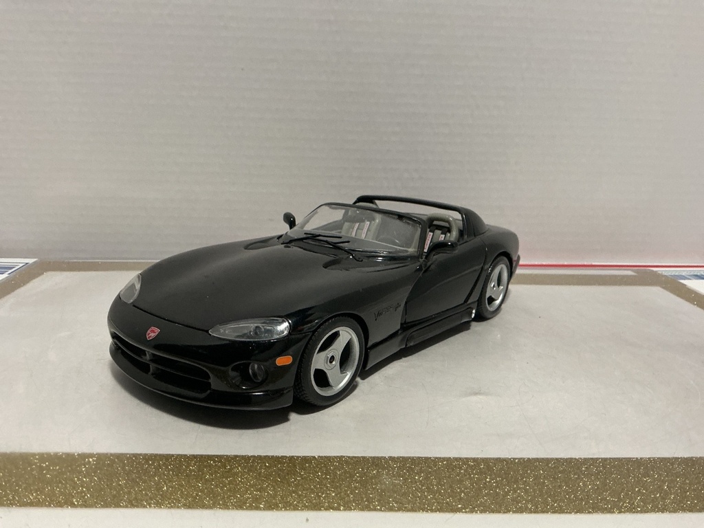 1:18 BBURAGO VIPER BLACK / GRAY RT/10 [NO BOX]