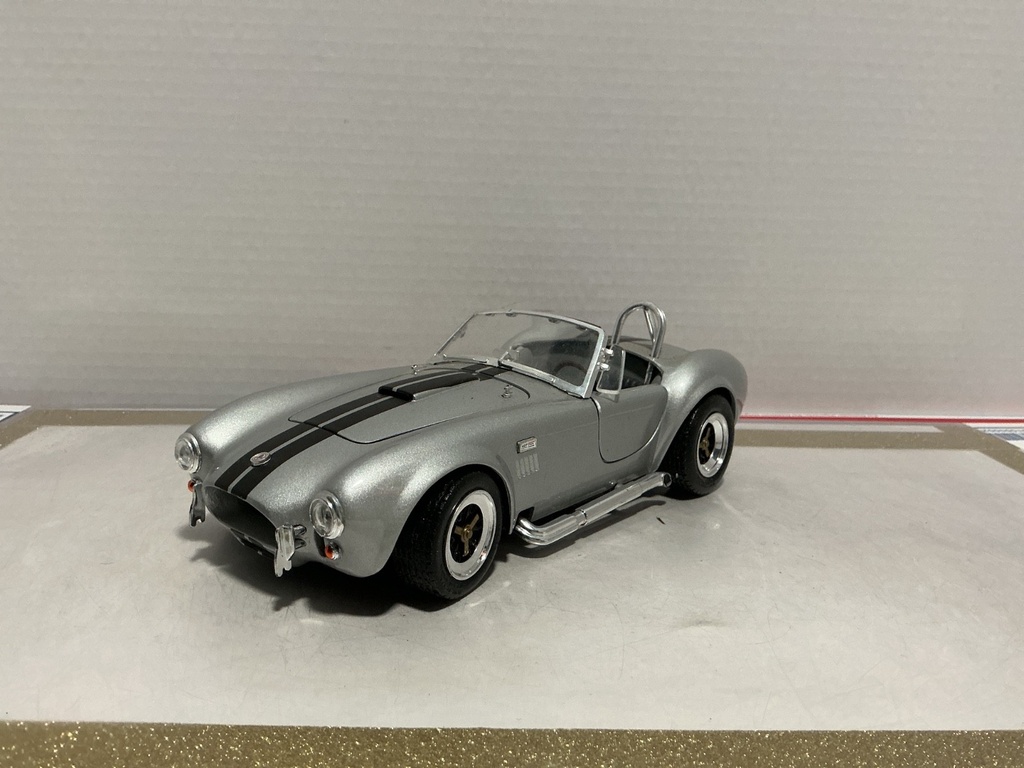 1:18 ROAD LEGENDS SHELBY COBRA 427 [NO BOX]