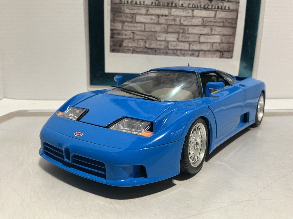 1:18 BBURAGO BUGATTI BLUE ON GRAY [NO BOX]