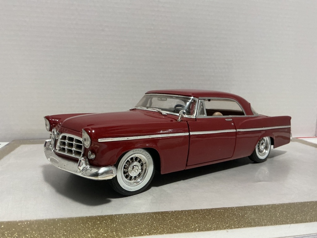 1:18 MAISTO 1956 CHRYSLER 300 B RED ON TAN [NO BOX]