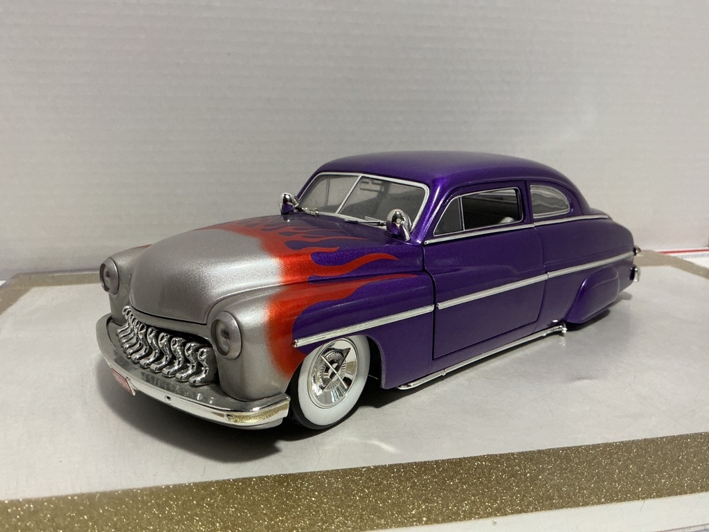 1:18 ERTL 1949 MECURY LEAD SLED  [NO BOX]