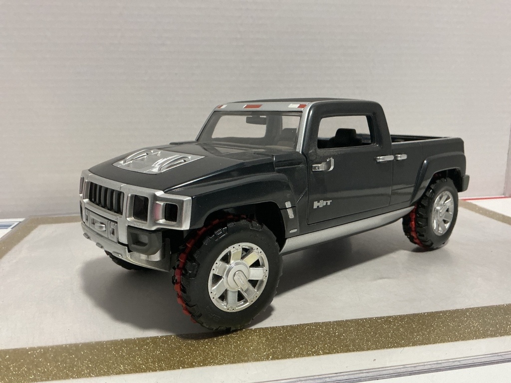 1:18 HOTWHEELS HUMMER H3T [MISSING MIRRORS] [NO BOX]